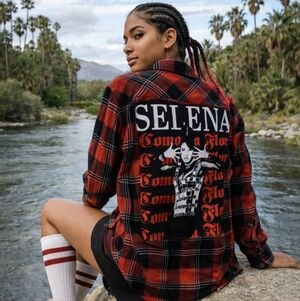 Levi's Vintage Plaid Flannel Button Down Shirt + Selena Como Va Flor Patch